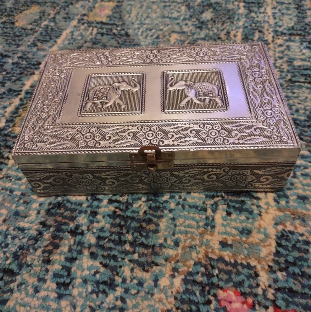 Elephant metal jewelry box